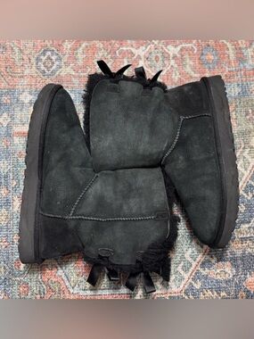 UGG Bailey Bow II Boots – Black | Women’s Size 8 | Cozy Feminine Winter Style